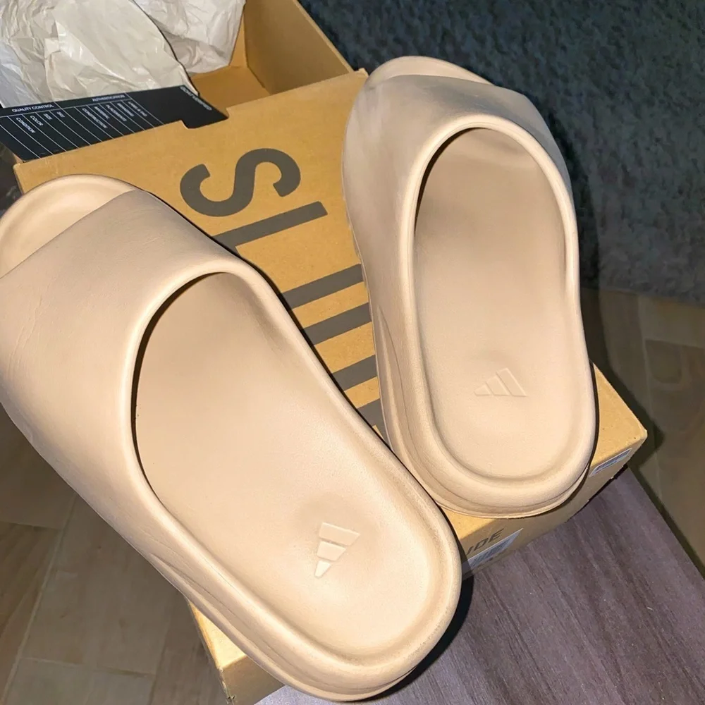 YEEZY Slides in “pure”  US Men 10 - Picture 2 of 5